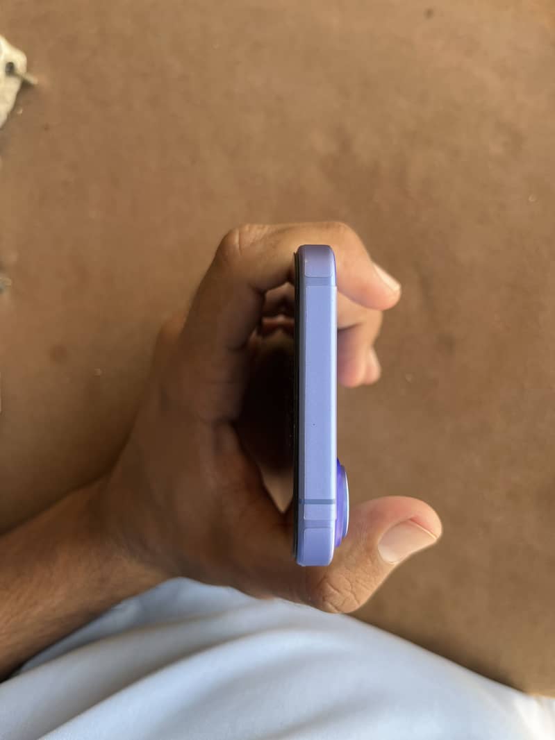 Apple iPhone 16 2