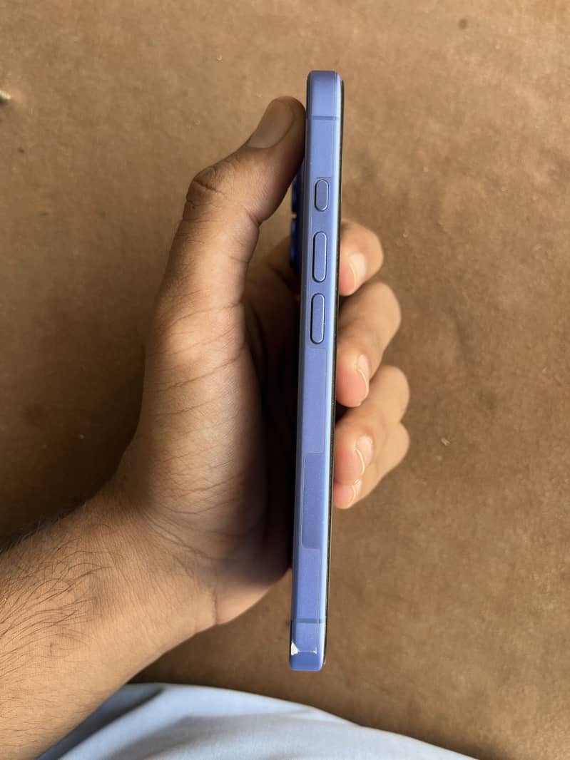 Apple iPhone 16 3