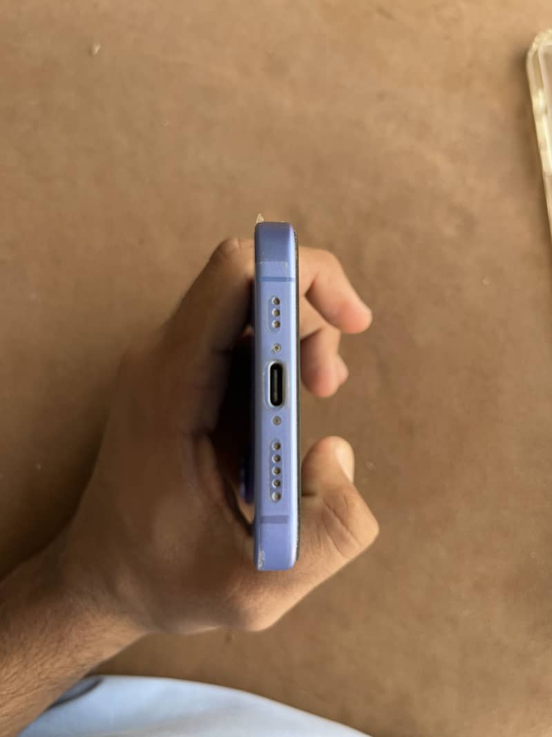 Apple iPhone 16 4