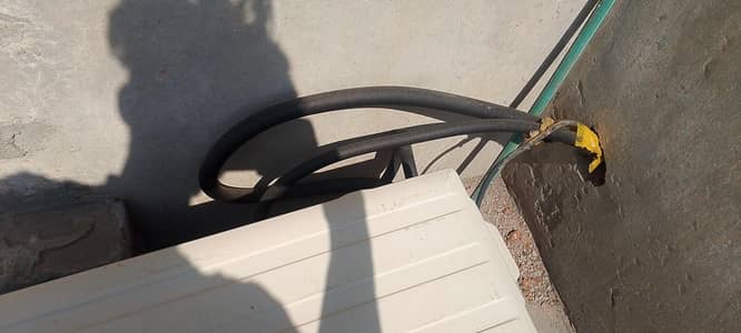 10/10 condition warranty 2 year gas ki 15 foot pipe bi hai st me