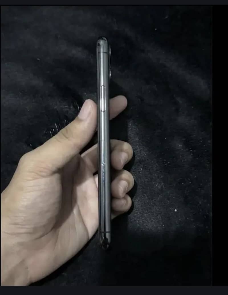 Apple iPhone 11 Pro 1