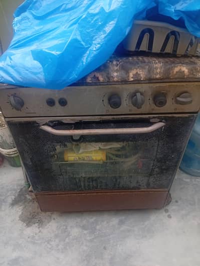 ELECTRIC AND GAS OVEN AND SOME 1 BY IT SO WE CLEAN/PAINTpricecould les