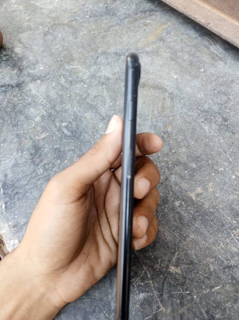 Apple iPhone 7 Plus 2