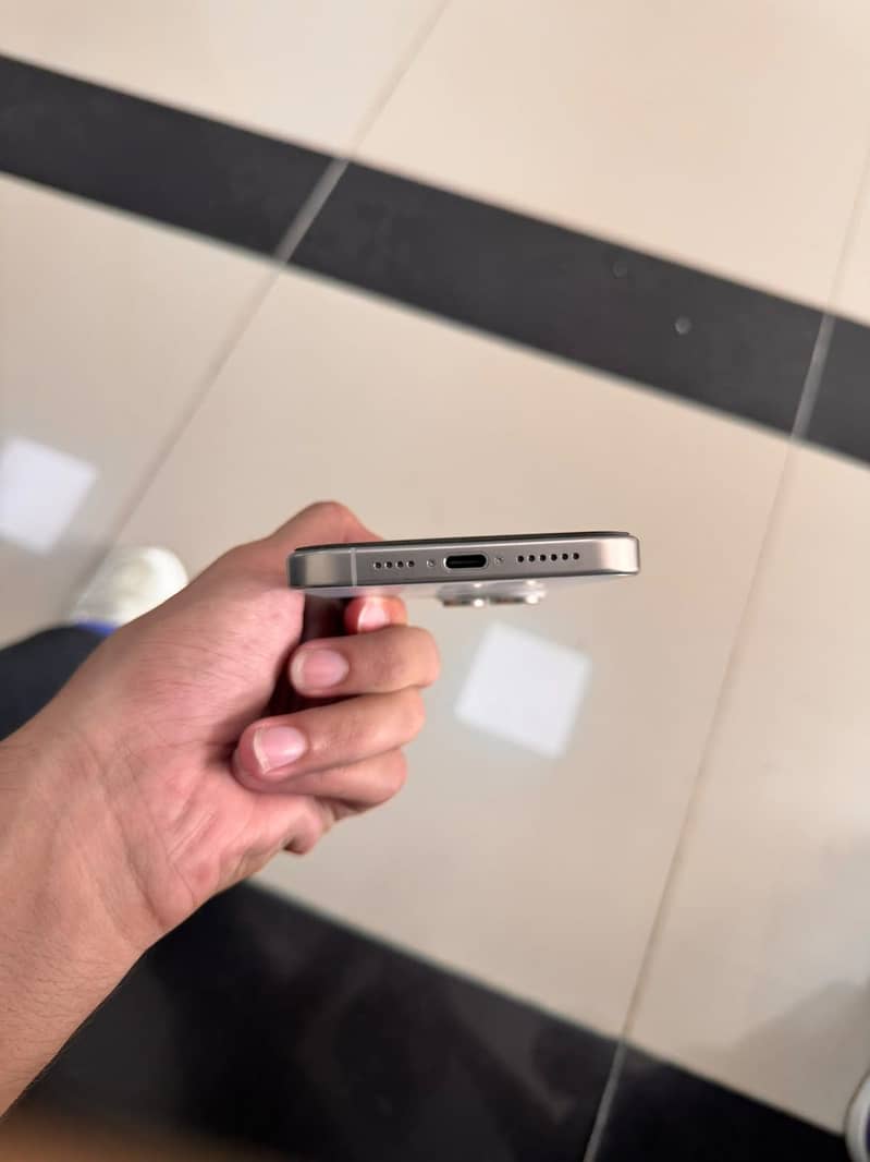 Apple iPhone 15 Pro Max 3
