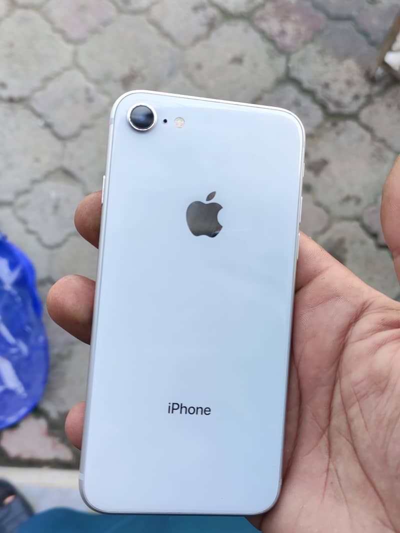 Apple iPhone 8 1