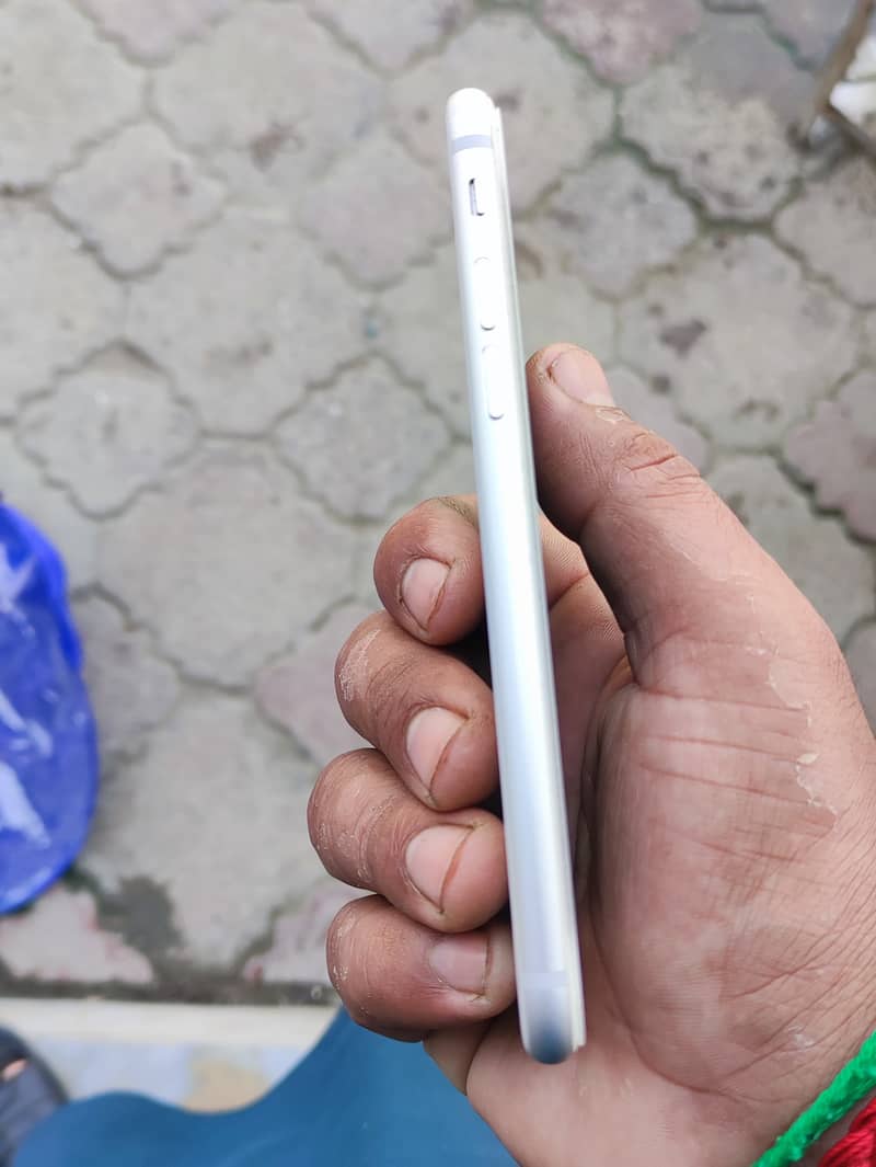Apple iPhone 8 4