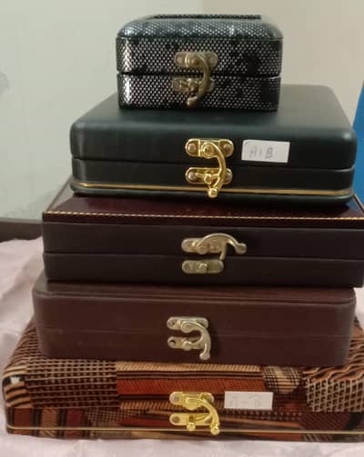 Beautiful jewelry box 5 different perpas