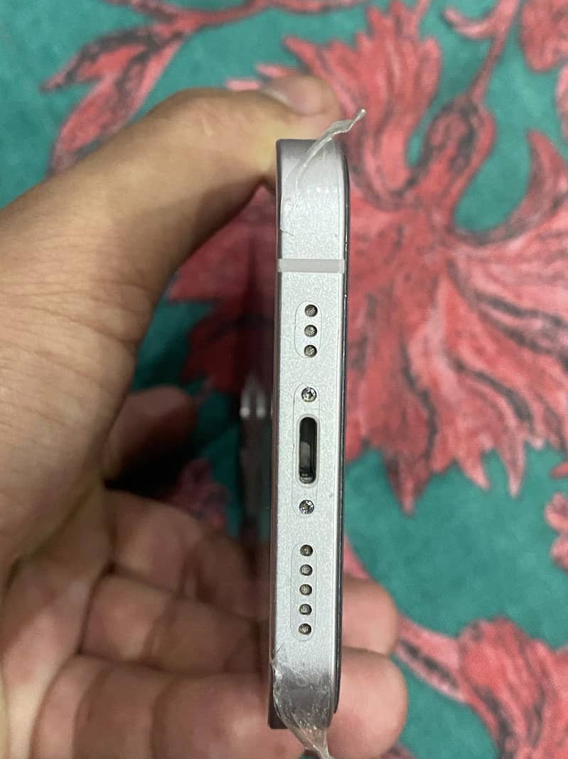 IPHONE 13 4