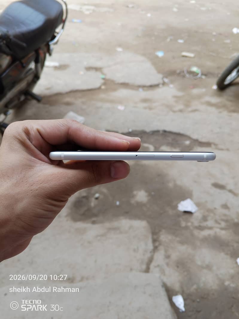 Apple iPhone SE 3