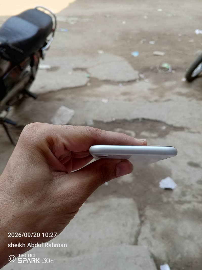 Apple iPhone SE 4