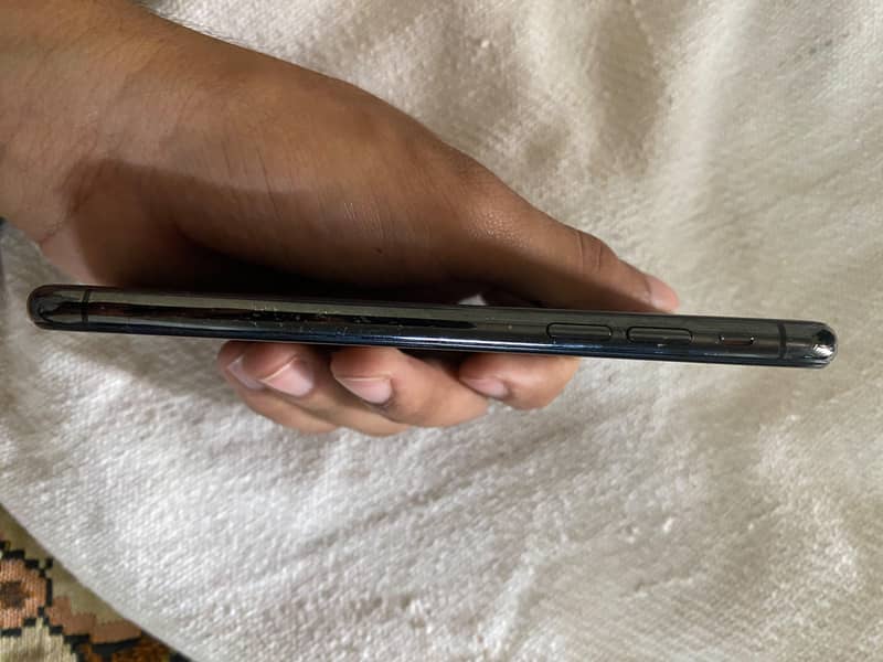 Apple iPhone X 4