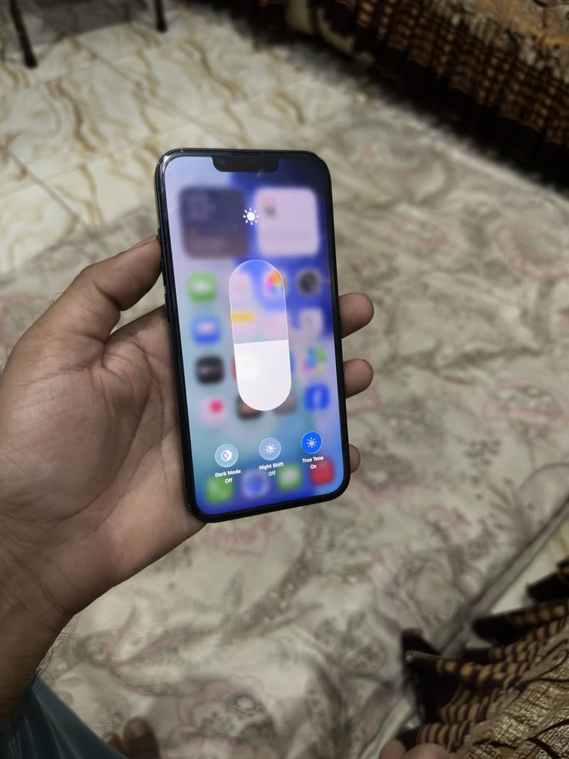 Apple iPhone 13 2