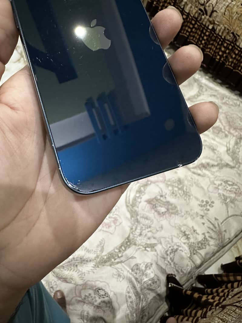 Apple iPhone 13 4