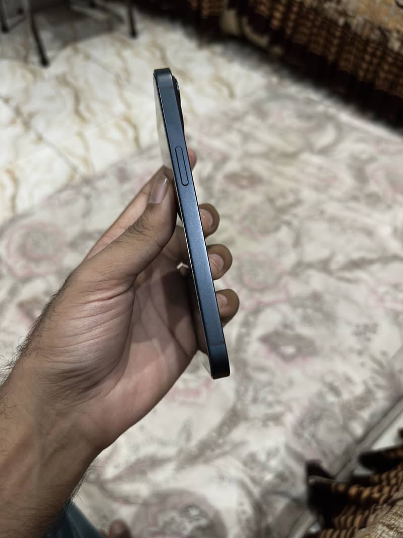 Apple iPhone 13 5
