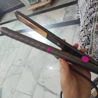 HAIR STRAIGHTENER
