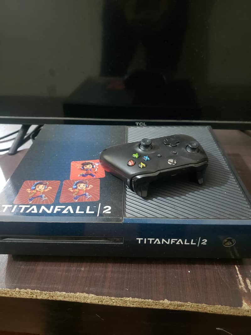 Xbox One 500GB Console (2) with Original Controller 2