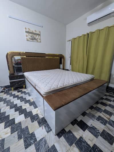 king bed set with mattress for sell