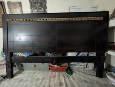 Full size bed