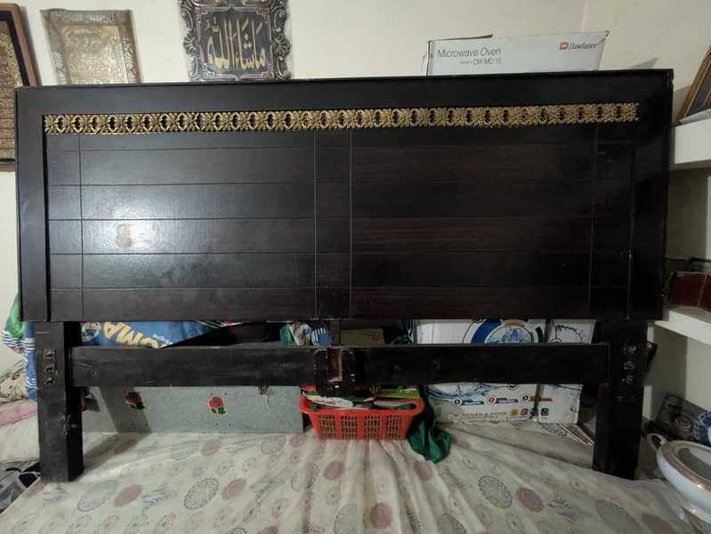 Full size bed 0