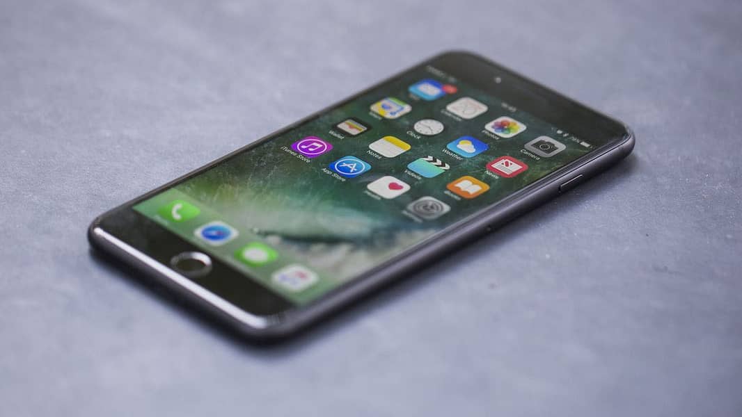 Apple iPhone 7 Plus 1