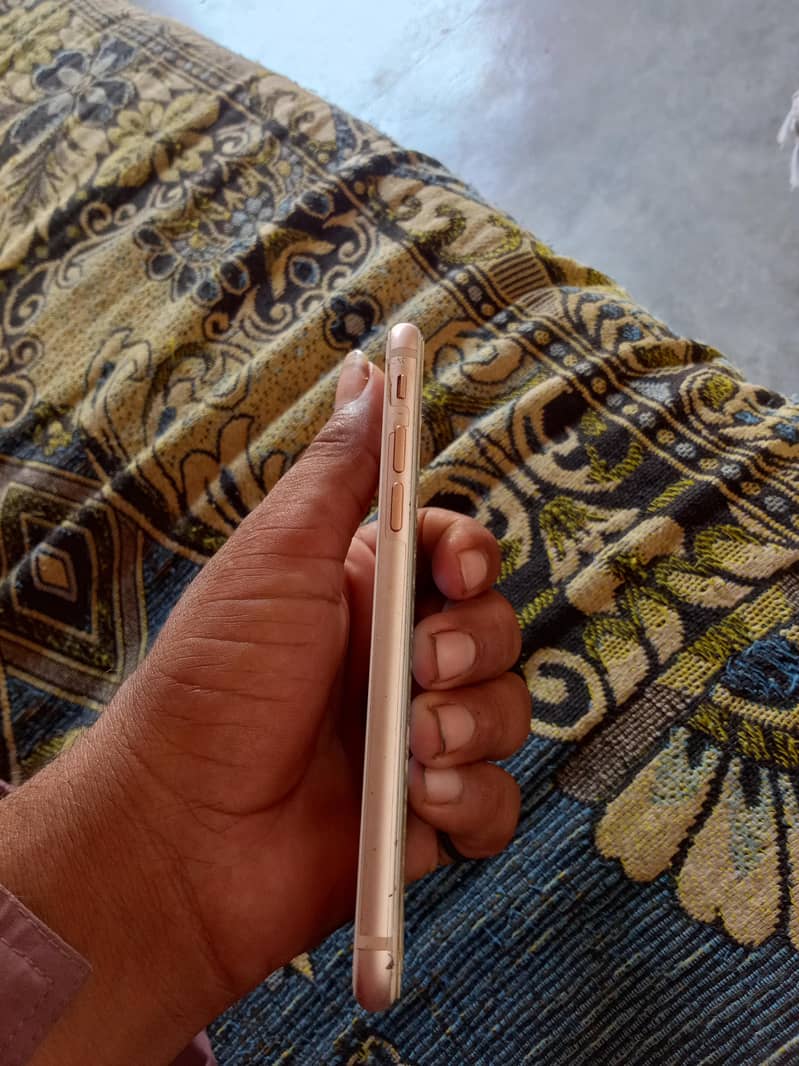 Apple iPhone 8 1