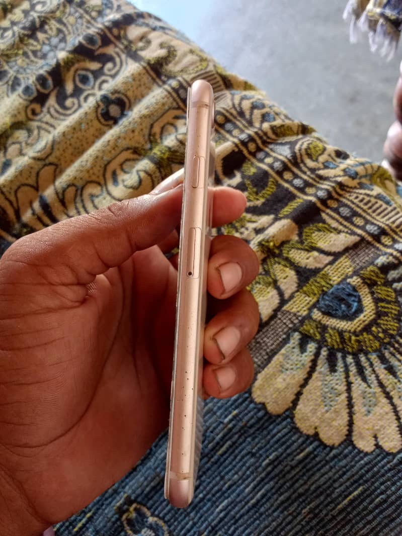 Apple iPhone 8 4