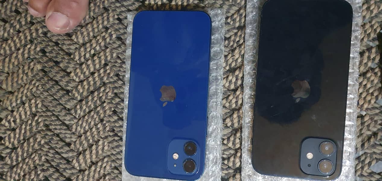 Apple iPhone 12 4