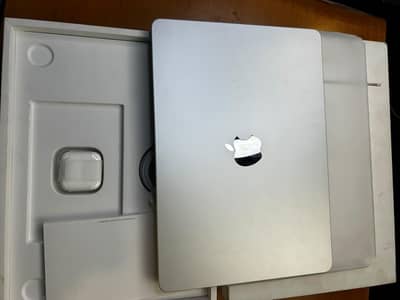 MacBook Air M5 24Gb ram and 512 GB just box open