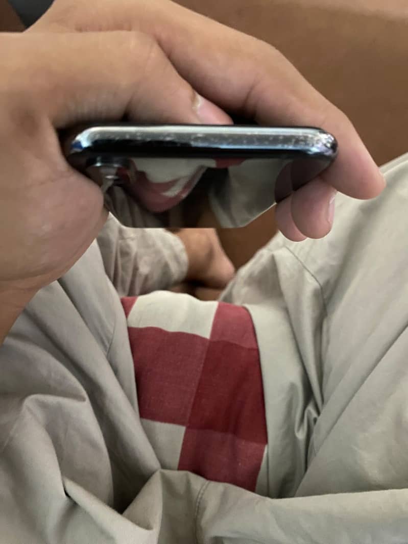Apple iPhone X 4