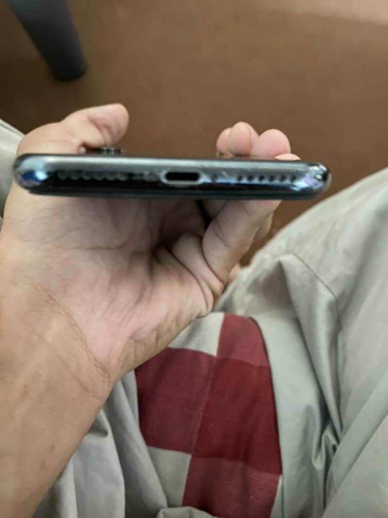 Apple iPhone X 5