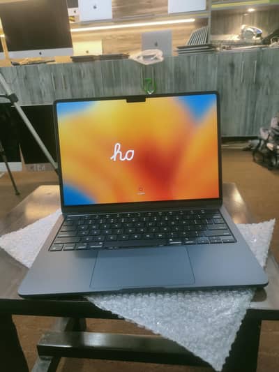 MacBook Air M2 13-inch | 16GB RAM | 1TB SSD | Non-Active
