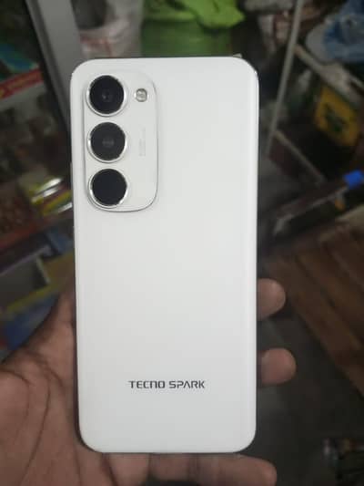 Tecno spark 40 pro plus