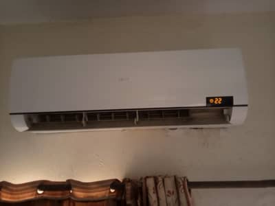 Haier 1 ton split ac working lush condition with 13'fit copper pipe