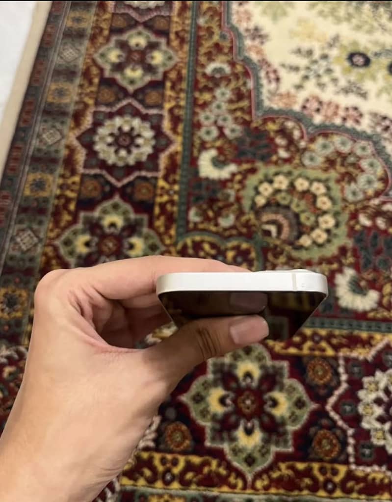 Apple iPhone 13 1