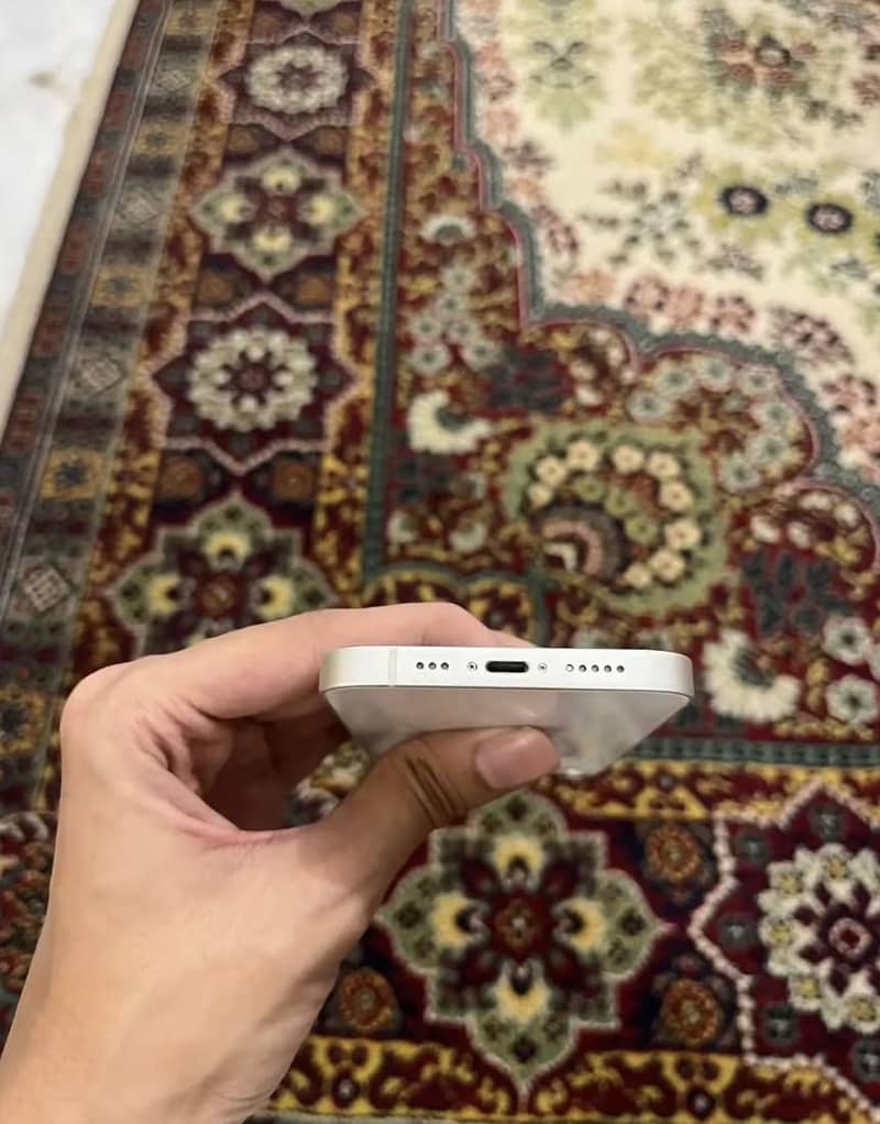 Apple iPhone 13 2