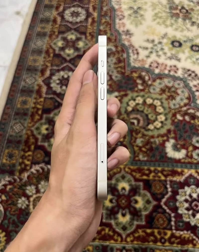 Apple iPhone 13 4