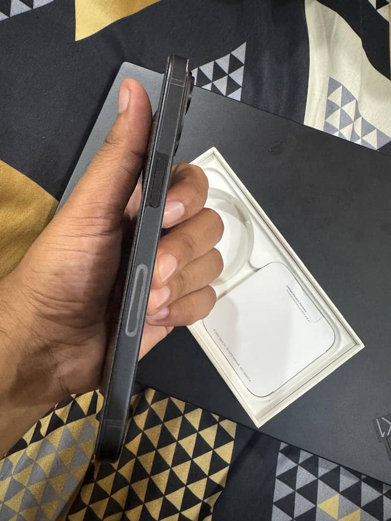 Apple iPhone 15 4