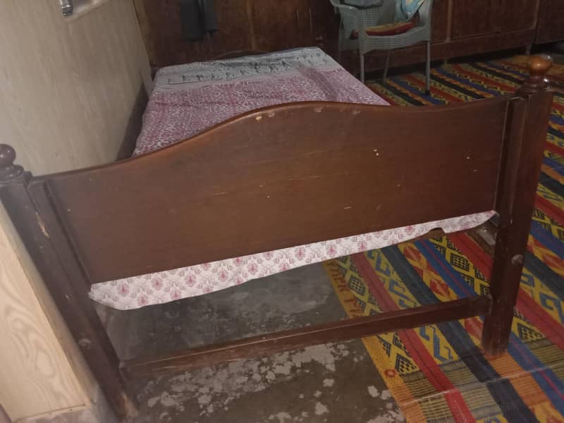 Single bed in solid wood 3