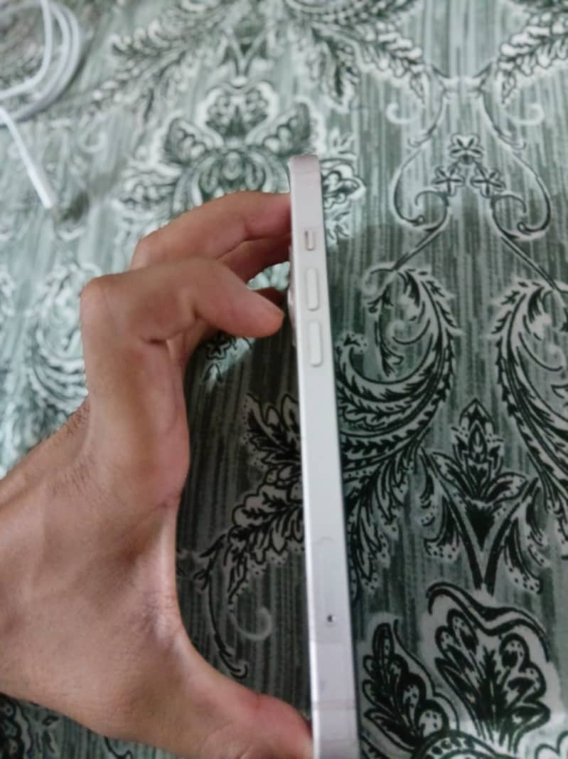 Apple iPhone 13 5