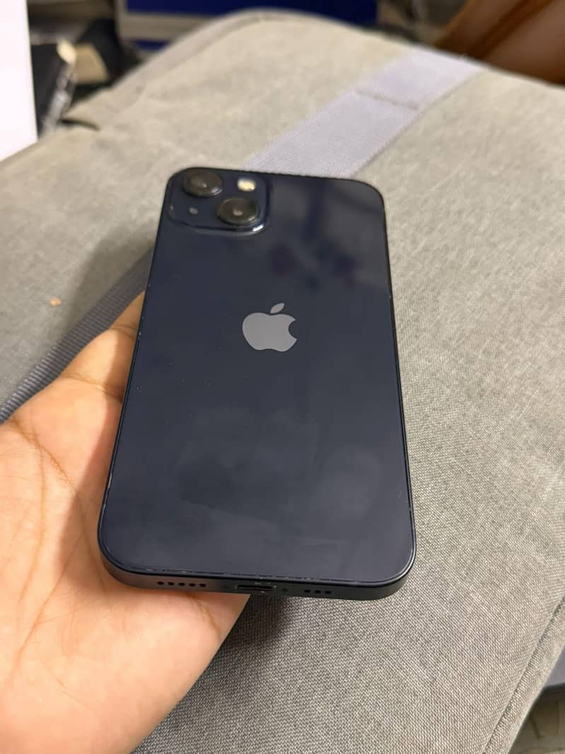 Apple iPhone 13 4