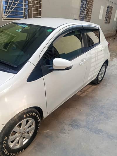 Toyota Vitz 2015