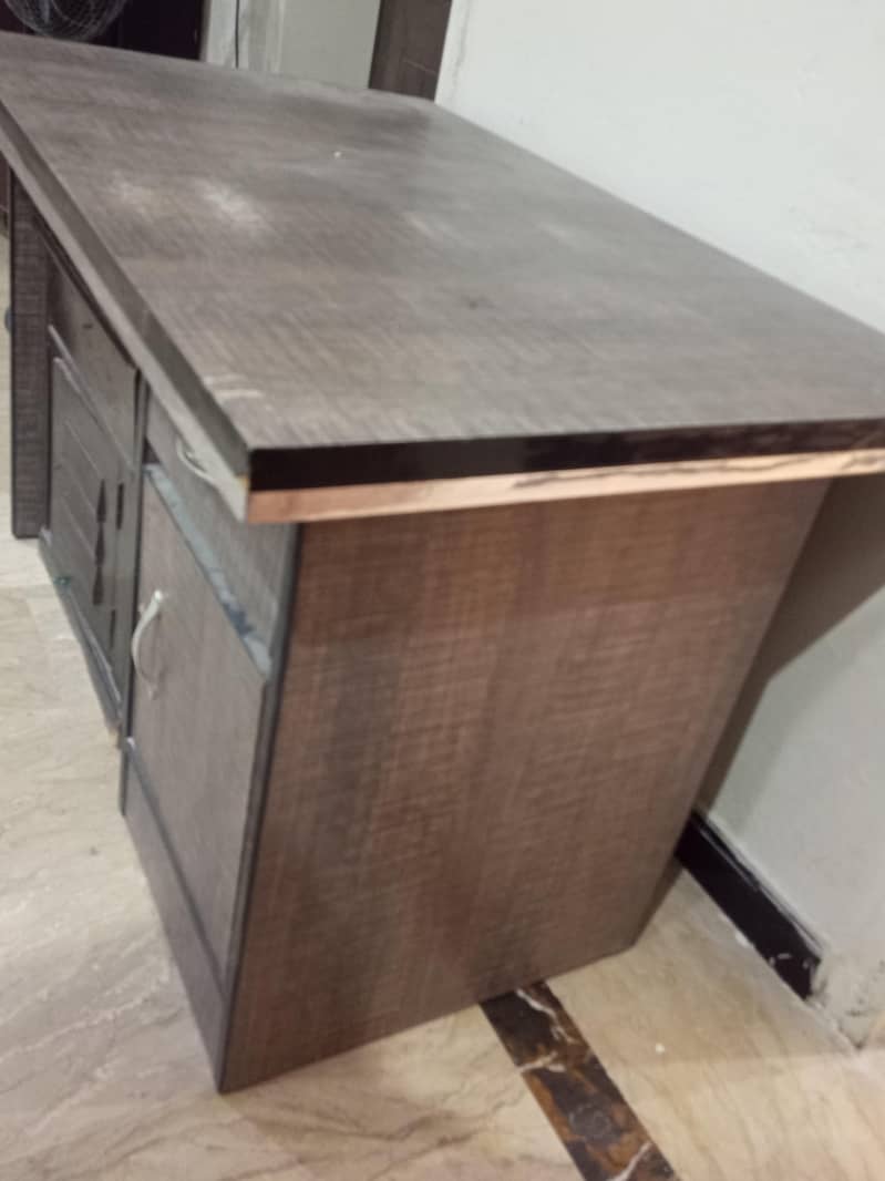 Office Table Good condition 2