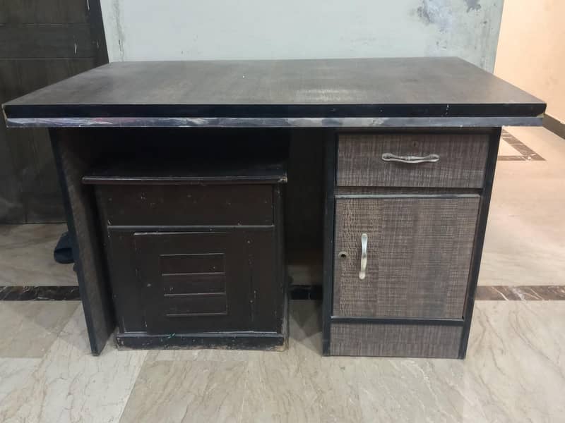 Office Table Good condition 3
