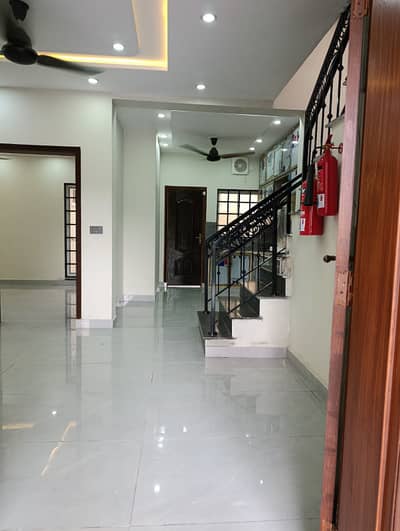 5 MARLA LIKE A NEW USED HOUSE FOR RENT CC BLOCK PRIME LOCATION AT BAHRIA TOWN LHR
