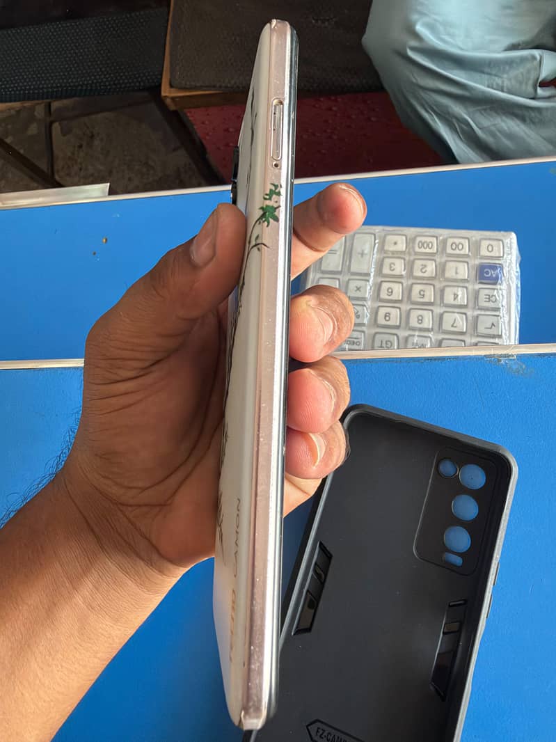 Tecno Camon 18P 4