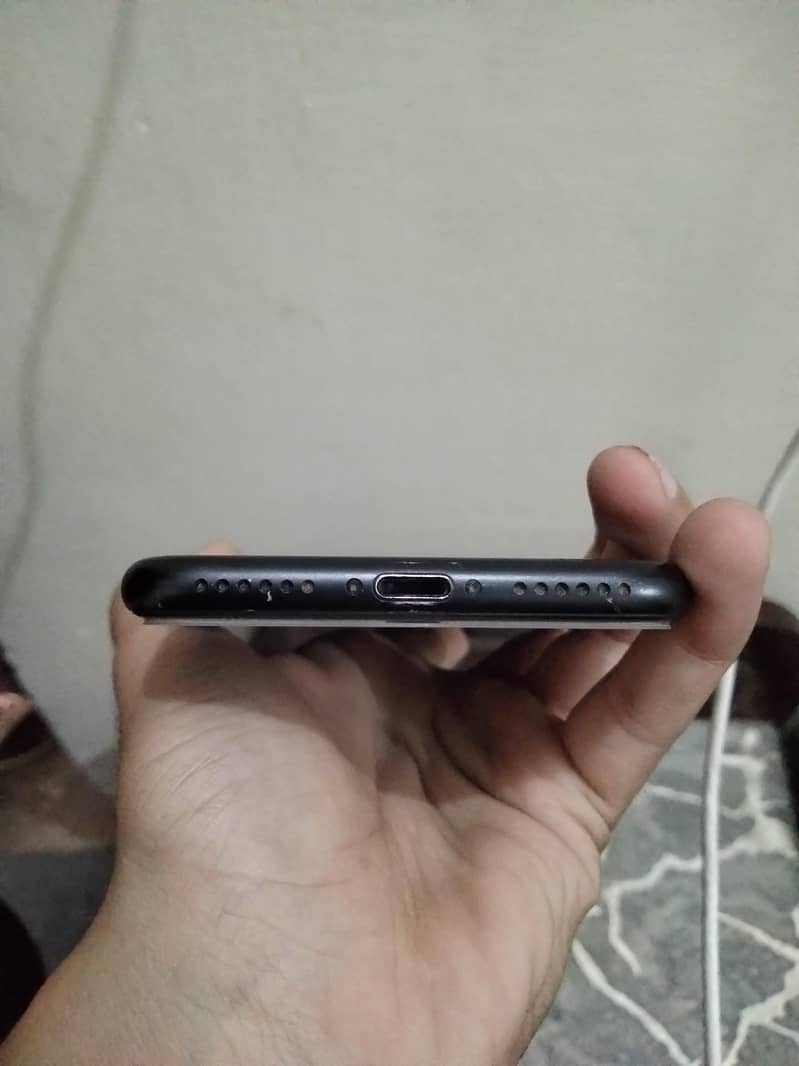 Apple iPhone 7 4