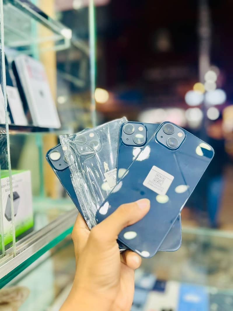 Apple iPhone 13 0