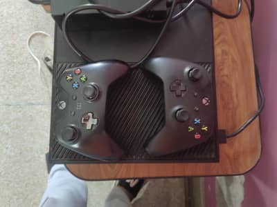 Xbox one new condition 1TB
