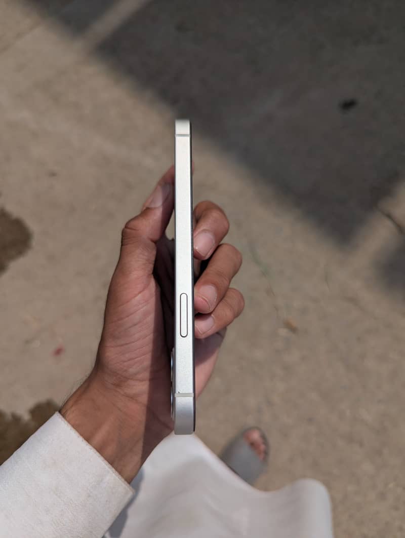 Apple iPhone 12 5