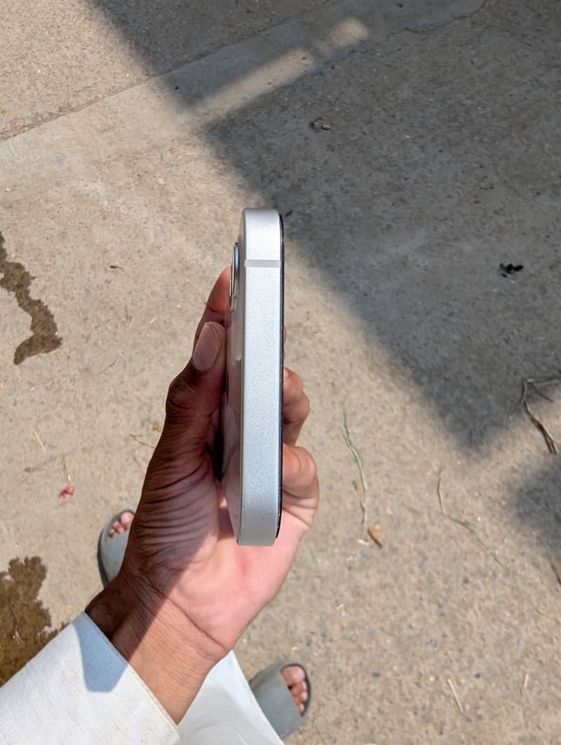 Apple iPhone 12 6